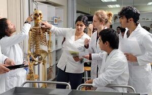 Gobierno mantiene vigente resolución de no habilitar nuevas carrreras de medicina