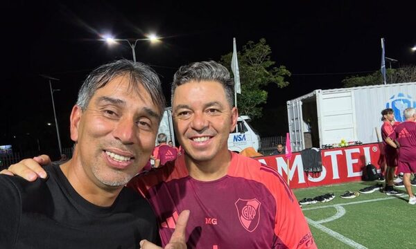 (GALERÍA) Pipino Cuevas, ¡el hincha paraguayo número de River Plate!
