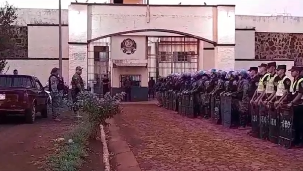 Decenas de policías realizan una requisa sorpresiva en la cárcel de PJC