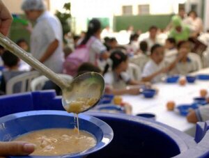 Horario del almuerzo escolar: "no es recomendable antes de las 11:00" · Radio Monumental 1080 AM