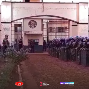 DECENAS DE POLICÍAS IRRUMPEN EN LA CÁRCEL DE PEDRO JUAN CABALLERO PARA UNA REQUISA SORPRESIVA - TVS