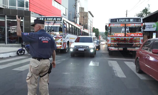 Paro total de buses internos en San Lorenzo: conflicto empresarial y despidos dejan sin servicio a pasajeros