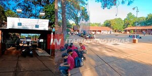 ESTUDIANTES DEL COLEGIO TÉCNICO DE ENCARNACIÓN EXIGEN ALMUERZO ESCOLAR 