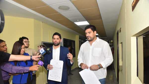 Diputados opositores y colorados disidentes piden interpelar a la ministra de Salud