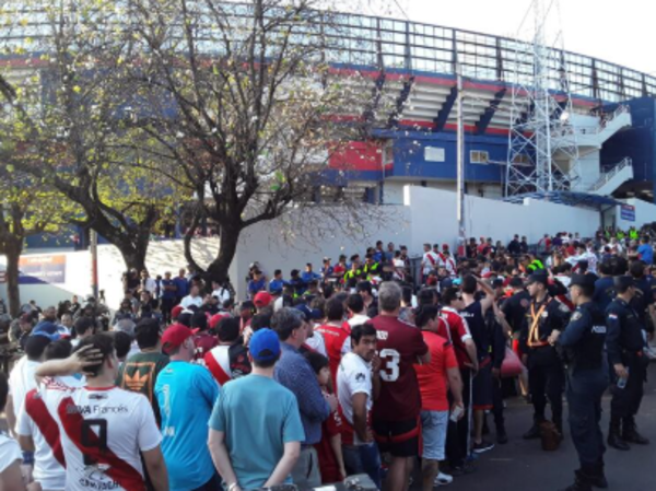 Supercopa Internacional en la Nueva Olla: Al menos 10.000 argentinos ya se encuentran en el país