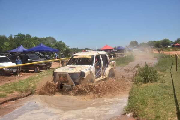 El rugir de las poderosas 4 x 4 llega a Villarrica - .::Agencia IP::.
