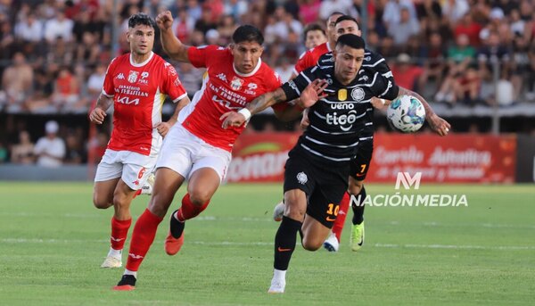 Versus / El divertido cruce que tuvo Derlis González con un jugador de General Caballero