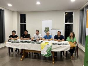  JAIME HINTERLEITNER ENTREGÓ INDUMENTARIA DEPORTIVAS A JÓVENES DE CAMBYRETÁ 