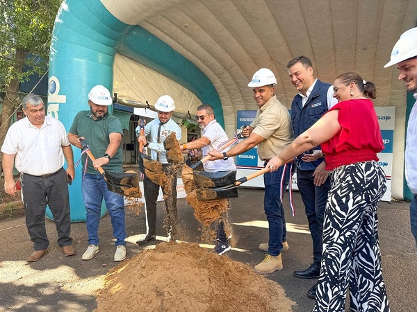 ESSAP y la Municipalidad de Encarnación inician obras de renovación de tuberías de las redes de distribución de agua potable