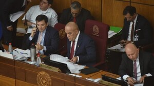 Bachi tilda de "destructiva" a oposición por promover destituciones en gabinete de Peña