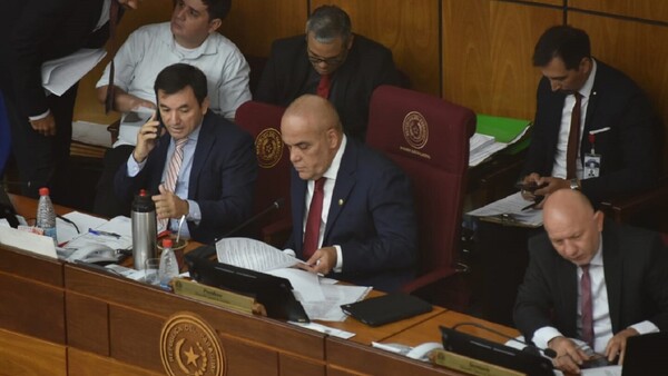 Bachi tilda de "destructiva" a oposición por promover destituciones en gabinete de Peña