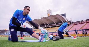 Versus / Paraguay: ¿Cuatro arqueros para el combo de marzo?