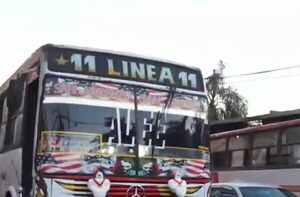 Pasajeros varados en los barrios por paro de colectivo en San Lorenzo