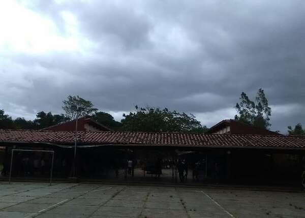 Alerta de tormentas para cinco departamentos en lo que resta de la tarde - Nacionales - ABC Color