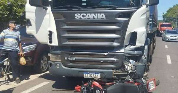 La Nación / Ypacaraí: camión mató a acompañante de motociclista y piden ayuda para identificarlo