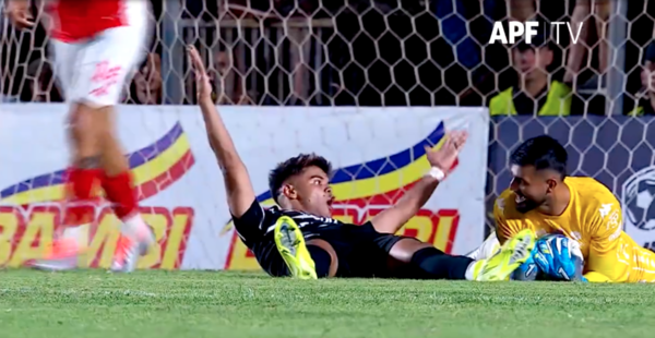 Versus / Una de las polémicas de la fecha 7: ¿Era penal sobre Rodney Redes?