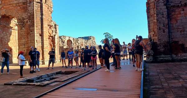 La Nación / Feriado patriótico movió la economía con el turismo interno, según Senatur