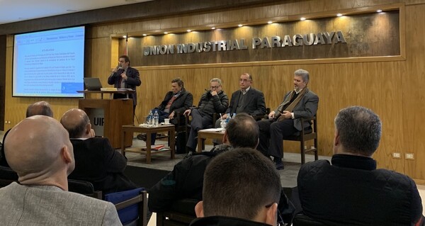 La Unión Industrial Paraguaya sale en defensa de la producción nacional para la compra de muebles escolares