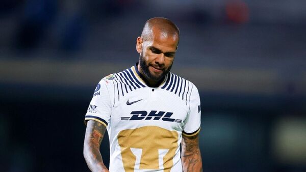 Dani Alves es demandado por los Pumas ante el TAS
