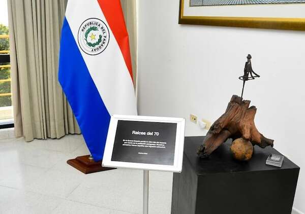 “Raíces del 70″: una escultura que representa la Guerra Grande fue donada al Congreso - Nacionales - ABC Color