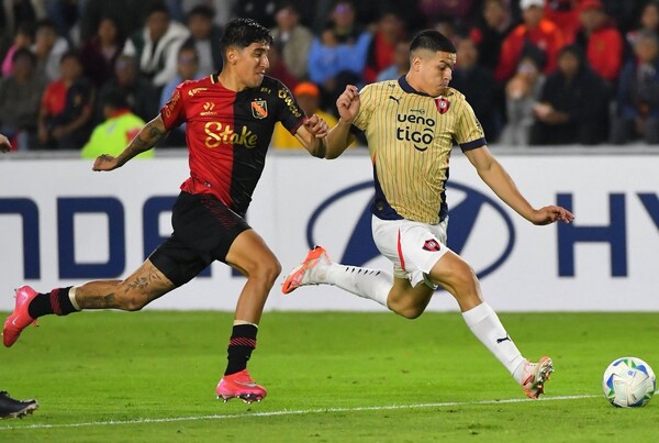 Cerro ganó en Perú y acaricia la clasificación