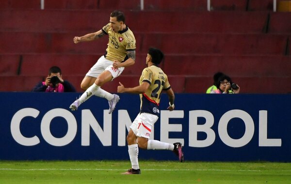 Versus / Cerro Porteño golpea a Melgar y queda a un paso de la clasificación
