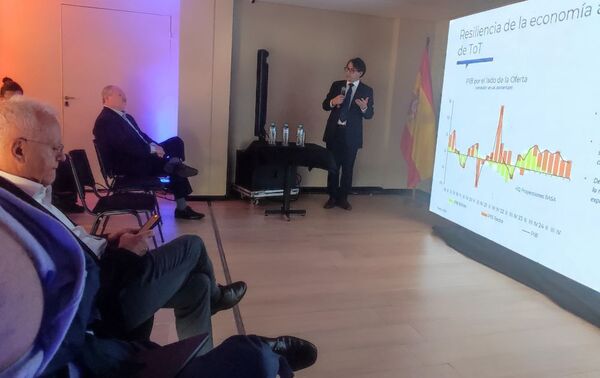 BASA FORUM proyecta un dólar a 7.700 para el 2026