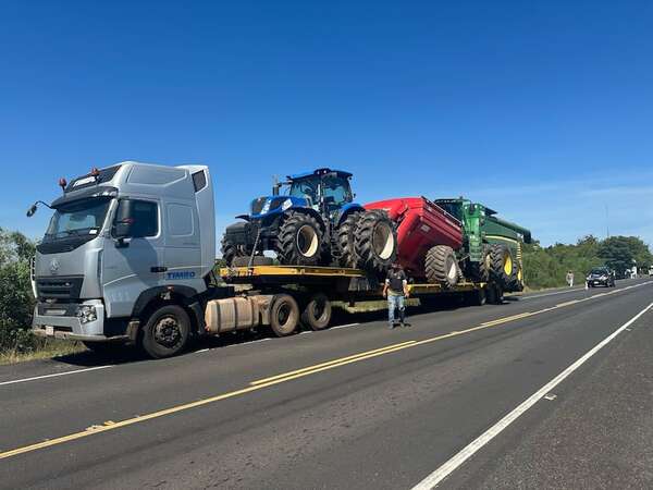 Hombre sobrevive a impactante accidente con un tractocamión en la ruta PY04 - Policiales - ABC Color