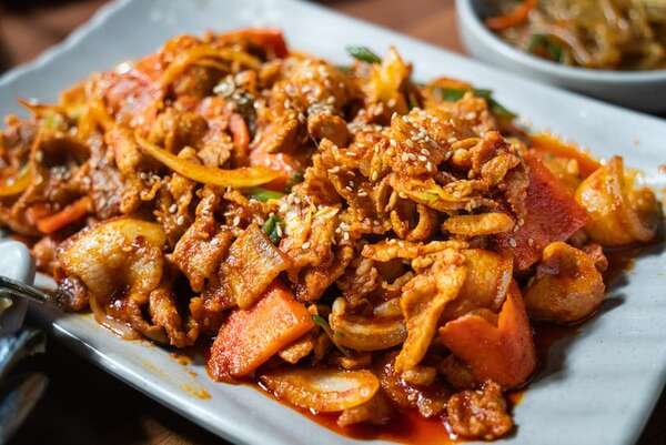 Hacé Jeyuk bokkeum, típica receta coreana a base de cerdo picante - Gastronomía - ABC Color