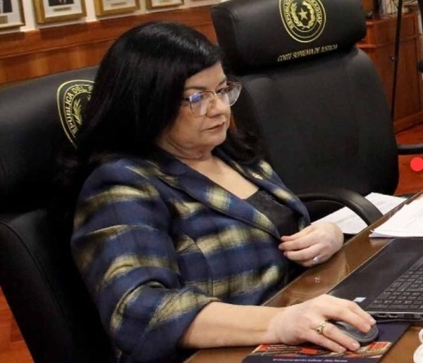 “Mucho cuidado, porque estamos poniendo en riesgo el estado de derecho”, dice Llanes