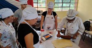 Avanza con éxito el curso de Panadería y Confitería en Villa Elisa