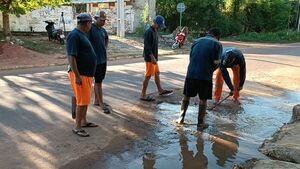 Inician trabajos de reparación de caño principal en el barrio San Antonio