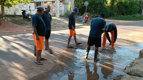 Inician trabajos de reparación de caño principal en el barrio San Antonio