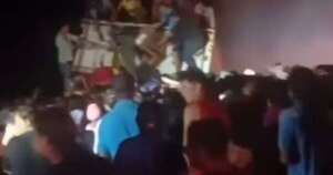 Diario HOY | VIDEO| Saquean camión de carne tras un accidente y desatan caos