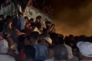 Turba intentó robar camión accidentado en San Pedro