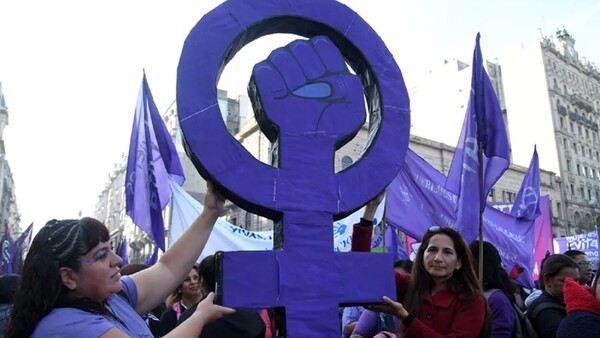 Argentina vive el “mayor retroceso” en derechos de las mujeres desde 2015