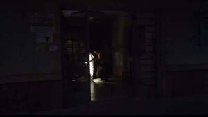 Hospital quedó sin luz y atendieron con linternas de celulares