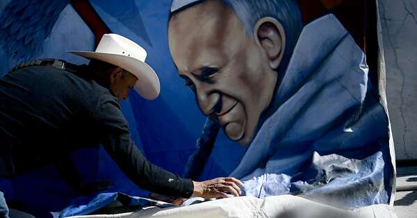 La Nación / El Vaticano entra en "una zona gris" con el papa hospitalizado