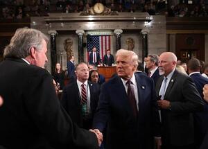 Trump reivindica sus aranceles y manda se帽ales a Ucrania en una bronca sesi贸n del Congreso