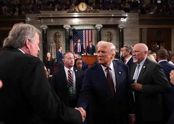Trump reivindica sus aranceles y manda se帽ales a Ucrania en una bronca sesi贸n del Congreso