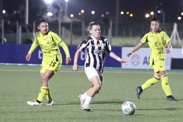 Libertad goleó a Recoleta FC en partido regularización del futbol femenino - 1000 Noticias