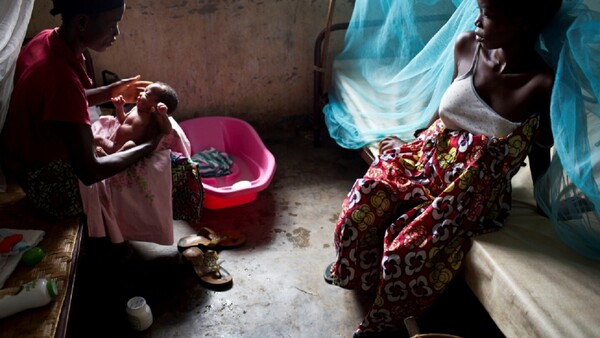 Mueren 300 bebés y 54 madres en Zimbabue por carencias en hospitales públicos desde enero