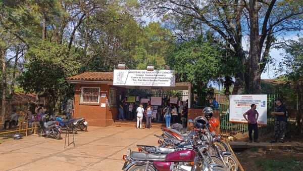 Alumnos continúan con su toma del Colegio Técnico Nacional de Encarnación