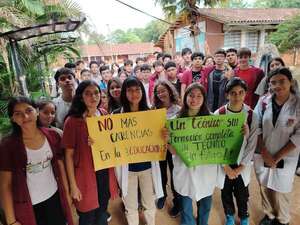 Estudiantes mantienen toma de CTN en Encarnación y piden compromiso escrito de autoridades - Nacionales - ABC Color