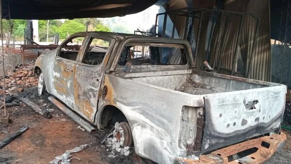 DEPÓSITO CON MÁQUINARIAS, VEHÍCULOS Y ANIMALES ARDIÓ EN LLAMAS EN CARMEN DEL PARANÁ