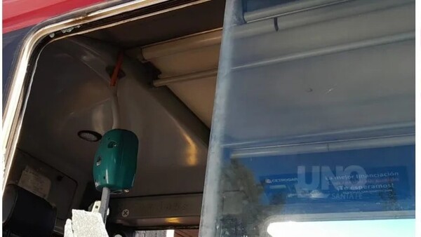 Pasajero rompió el vidrio del micro con su muleta