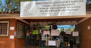 Diario HOY | Estudiantes realizan toma en Colegio Técnico de Encarnación, con varias exigencias