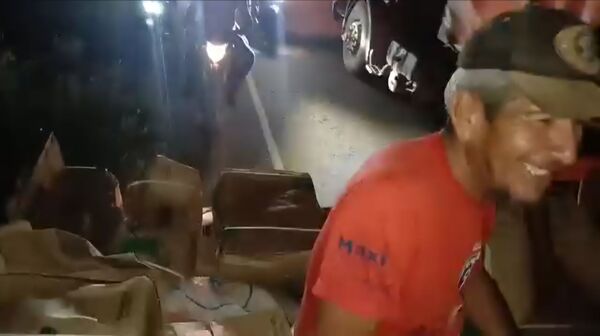 Roban 30 toneladas de carne y la trasladan en caravana como trofeo