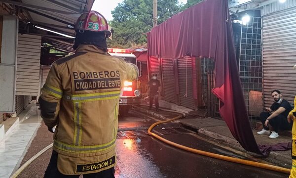 Incendio reveló que los mesiteros hacen lo que quieren en el microcentro con benevolencia municipal