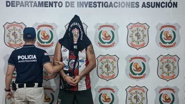 Video: Hincha argentino fue captado robando un teléfono celular y quedó detenido